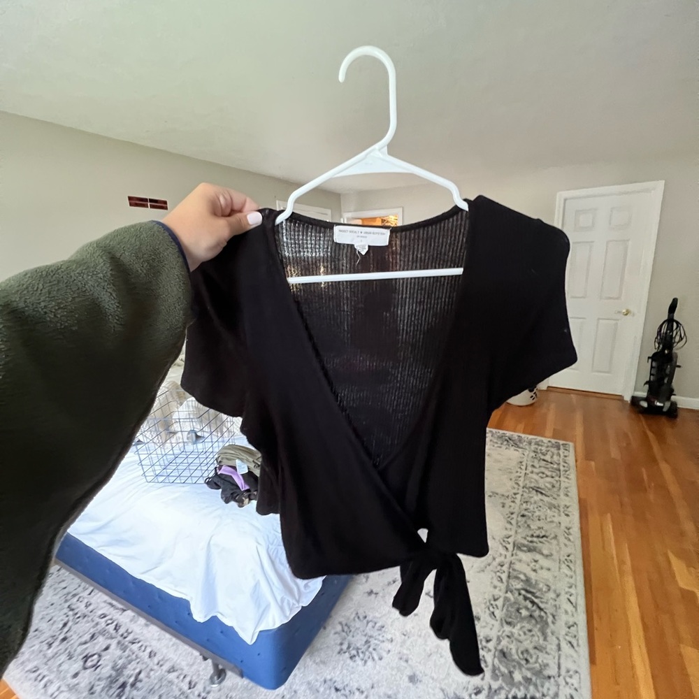 Black cropped cross over shirt